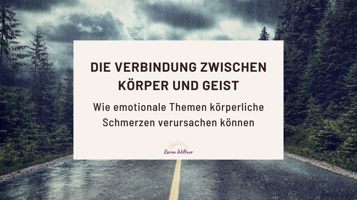Ein dramatisches Gewitter, das die Verbindung zwischen emotionalem Stress und körperlichen Schmerzen symbolisiert.
