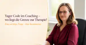 Karen Wiltner sitzt professionell am Schreibtisch – Yager Code Coaching Grenze zur Therapie erklärt
